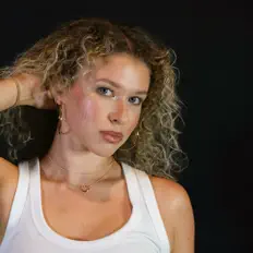 Poslechněte si interpreta Danielle Jacoby, sledujte hudební videa, přečtěte si životopis, podívejte se na data turné a další informace.