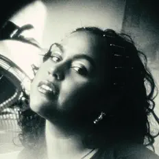 Poslechněte si interpreta Amaya Santos, sledujte hudební videa, přečtěte si životopis, podívejte se na data turné a další informace.