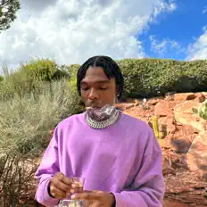 聆聽 Jbar、觀看音樂影片、閱讀小傳、查看巡演日期等！