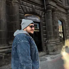 Ascolta Tonoian, guarda video musicali, leggi la biografia, vedi le date del tour & altro!