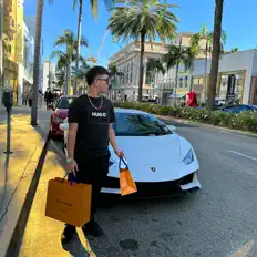 Chris Britoを聴いたり、ミュージックビデオを鑑賞したり、経歴やツアー日程などを確認したりしましょう！