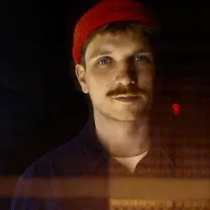 Ouve Til Kolare, vê vídeos de música, lê a biografia, vê as datas da digressão e muito mais!