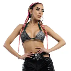 Escucha a Esther Anaya, mira videos musicales, lee su biografía, consulta las fechas de las gira y más.