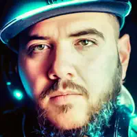 Poslechněte si interpreta undefined, sledujte hudební videa, přečtěte si životopis, podívejte se na data turné a další informace.