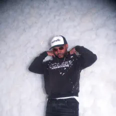 Jay Activeを聴いたり、ミュージックビデオを鑑賞したり、経歴やツアー日程などを確認したりしましょう！