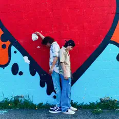 Poslechněte si interpreta Faris Lee Way, sledujte hudební videa, přečtěte si životopis, podívejte se na data turné a další informace.