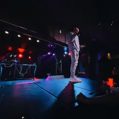 Hör dir Hunter Sanders an, schau dir Musikvideos an, lies die Biografie, finde Tourdaten und mehr!