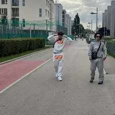 Poloboi Traveを聴いたり、ミュージックビデオを鑑賞したり、経歴やツアー日程などを確認したりしましょう！