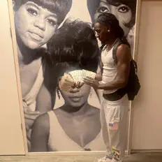 Ouve Camden Malik, vê vídeos de música, lê a biografia, vê as datas da digressão e muito mais!