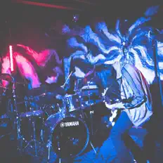 聆聽 Shukai、觀看音樂影片、閱讀小傳、查看巡演日期等！