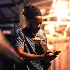 Ouve S1ephen, vê vídeos de música, lê a biografia, vê as datas da digressão e muito mais!