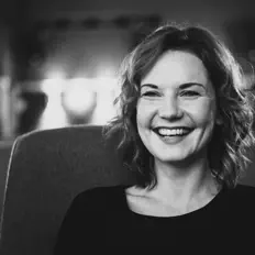 Listen to Sarah Straub, watch music videos, read bio, see tour dates & more!