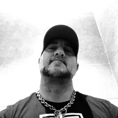 Posłuchaj wykonawcy Bryan Reyes, obejrzyj teledyski, przeczytaj biografię, zobacz daty tras koncertowych i nie tylko!