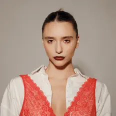 Ακούστε περιεχόμενο από FINA, παρακολουθήστε μουσικά βίντεο, διαβάστε το βιογραφικό, δείτε ημερομηνίες περιοδείας, και πολλά ακόμη!