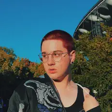 聆聽 Alex McQuade、觀看音樂影片、閱讀小傳、查看巡演日期等！