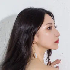 聆聽 Licca、觀看音樂影片、閱讀小傳、查看巡演日期等！