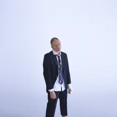 收听 LOS LEO、观看音乐视频、阅读小传、查看巡演日期等 ！