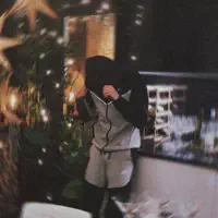 收听 undefined、观看音乐视频、阅读小传、查看巡演日期等 ！