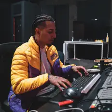 Ascolta MixedByCrook, guarda video musicali, leggi la biografia, vedi le date del tour & altro!