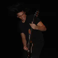 Escucha a Emir Satış, mira videos musicales, lee su biografía, consulta las fechas de las gira y más.