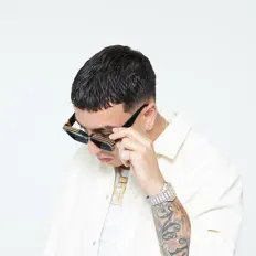 聆聽 Sctheartist、觀看音樂影片、閱讀小傳、查看巡演日期等！