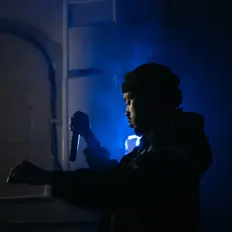 Poslechněte si interpreta Arie Ritz, sledujte hudební videa, přečtěte si životopis, podívejte se na data turné a další informace.