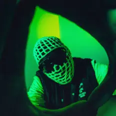 收听 EXPOSURE、观看音乐视频、阅读小传、查看巡演日期等 ！