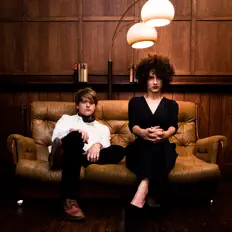 聆聽 Aloosh、觀看音樂影片、閱讀小傳、查看巡演日期等！