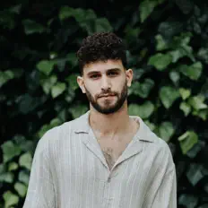 Posłuchaj wykonawcy Nivda, obejrzyj teledyski, przeczytaj biografię, zobacz daty tras koncertowych i nie tylko!