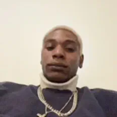 JoshisHereを聴いたり、ミュージックビデオを鑑賞したり、経歴やツアー日程などを確認したりしましょう！