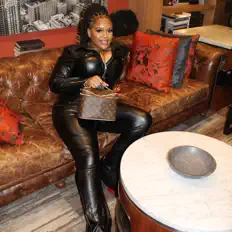 Poslechněte si interpreta MisFa1ths, sledujte hudební videa, přečtěte si životopis, podívejte se na data turné a další informace.