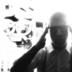 Hör dir Sonic Mayhem an, schau dir Musikvideos an, lies die Biografie, finde Tourdaten und mehr!