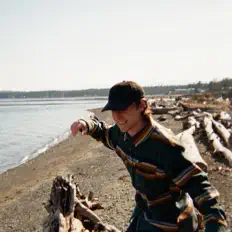 Declan을(를) 듣고, 뮤직 비디오를 보고, 약력을 읽고, 투어 일정 등을 확인하세요!