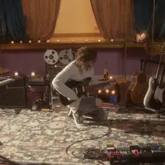 聆聽 Mittere、觀看音樂影片、閱讀小傳、查看巡演日期等！