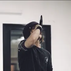 Poslechněte si interpreta SoRa, sledujte hudební videa, přečtěte si životopis, podívejte se na data turné a další informace.