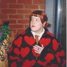 Poslechněte si interpreta Chi, sledujte hudební videa, přečtěte si životopis, podívejte se na data turné a další informace.