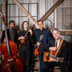 Chris Jones & The Night Driversを聴いたり、ミュージックビデオを鑑賞したり、経歴やツアー日程などを確認したりしましょう！