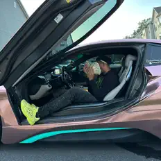 Lil Xellyを聴いたり、ミュージックビデオを鑑賞したり、経歴やツアー日程などを確認したりしましょう！