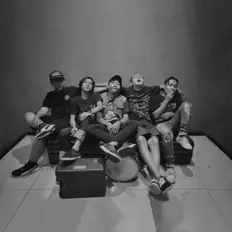 Runnerblock: песни, клипы, биография, даты выступлений и многое другое.