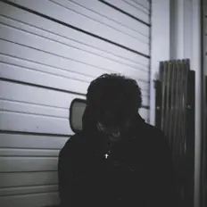 聆聽 goodbyealex、觀看音樂影片、閱讀小傳、查看巡演日期等！
