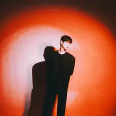 聆聽 강현기、觀看音樂影片、閱讀小傳、查看巡演日期等！