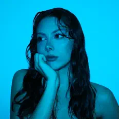 Ouve BlueGray, vê vídeos de música, lê a biografia, vê as datas da digressão e muito mais!
