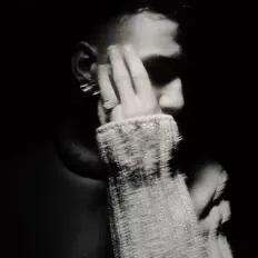 Ouve VALANTINO, vê vídeos de música, lê a biografia, vê as datas da digressão e muito mais!