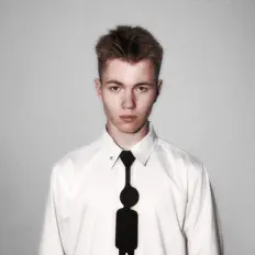 Escucha a parezxge, mira videos musicales, lee su biografía, consulta las fechas de las gira y más.