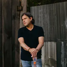 Christian Parkerを聴いたり、ミュージックビデオを鑑賞したり、経歴やツアー日程などを確認したりしましょう！