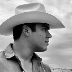 收听 Raúl González、观看音乐视频、阅读小传、查看巡演日期等 ！