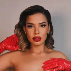 收听 Winnifer、观看音乐视频、阅读小传、查看巡演日期等 ！