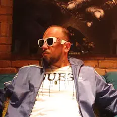 Ακούστε περιεχόμενο από Dash Caine 040, παρακολουθήστε μουσικά βίντεο, διαβάστε το βιογραφικό, δείτε ημερομηνίες περιοδείας, και πολλά ακόμη!