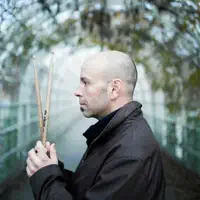Escucha a undefined, mira videos musicales, lee su biografía, consulta las fechas de las gira y más.