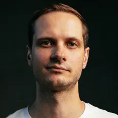 Escucha a Emzy, mira videos musicales, lee su biografía, consulta las fechas de las gira y más.